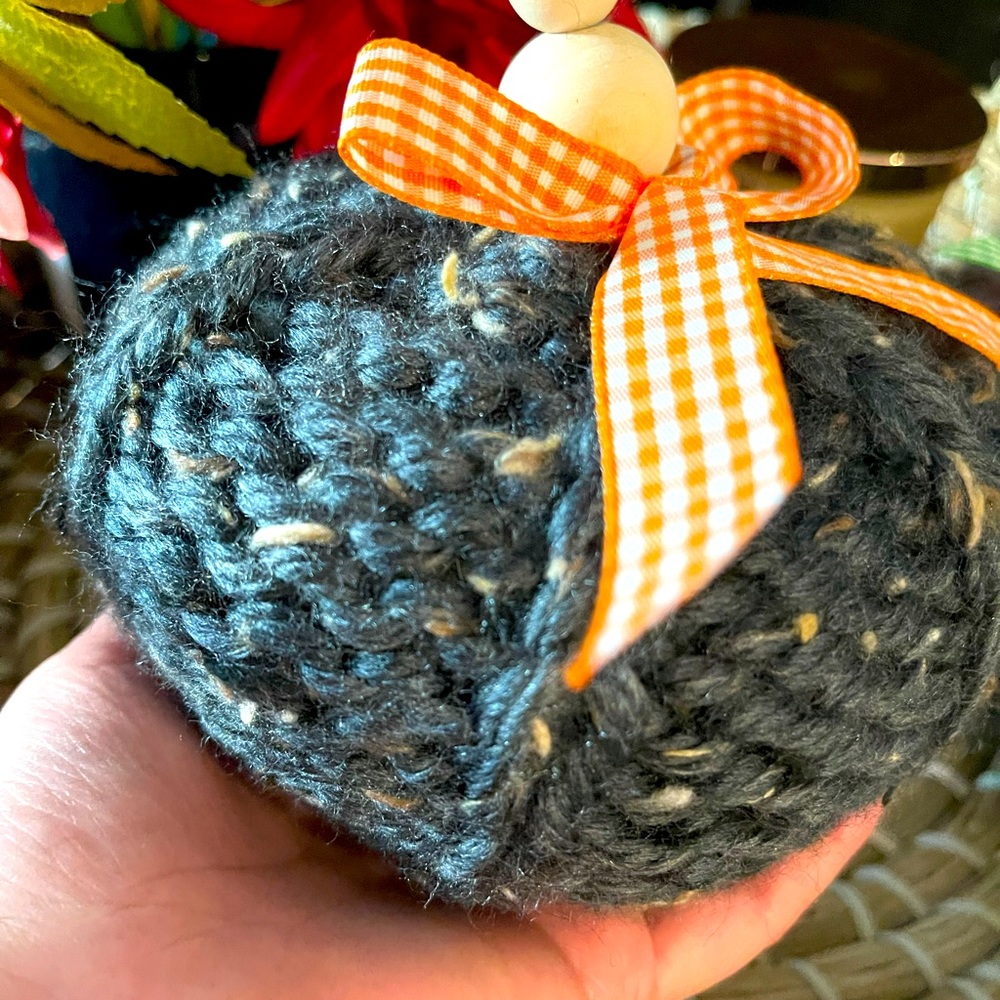 Rustic Hand knitted pumpkins. - Picture 2 of 3